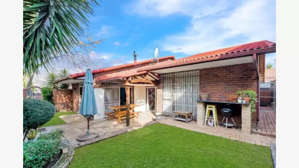 R1,899,000 IDEAL HOME FOR THE YOUNG FAMILY IN QUIET CUL-DE-SAC. CENTRALLY LOCATED. SELLER BOUGHT ELSEWHERE.
