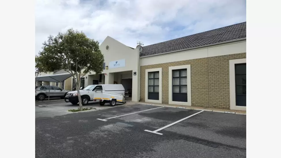 R9,190 COMMERCIAL WAREHOUSE TO LET IN SECURE BUSINESS PARK IN MILNERTON